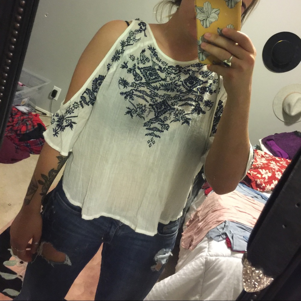 ♦️sold ♦️ H&M shoulder cut out Coachella top